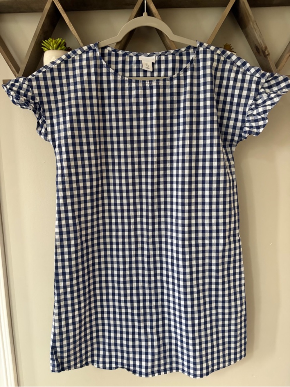 Tabitha Webb blue/white gingham mini shift dress with ruffle sleeves. Size 6